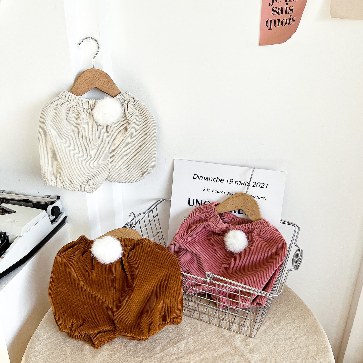Unisex baby spring PP pants baby corduroy pants go out new foreign style children's bread pants pumpkin pants shorts